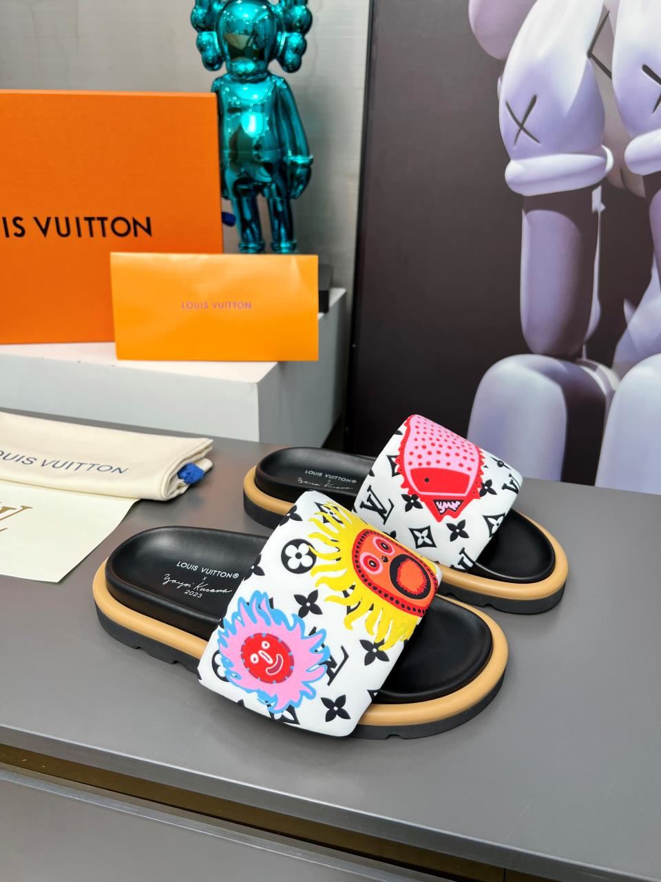 Louis Vuitton Slippers